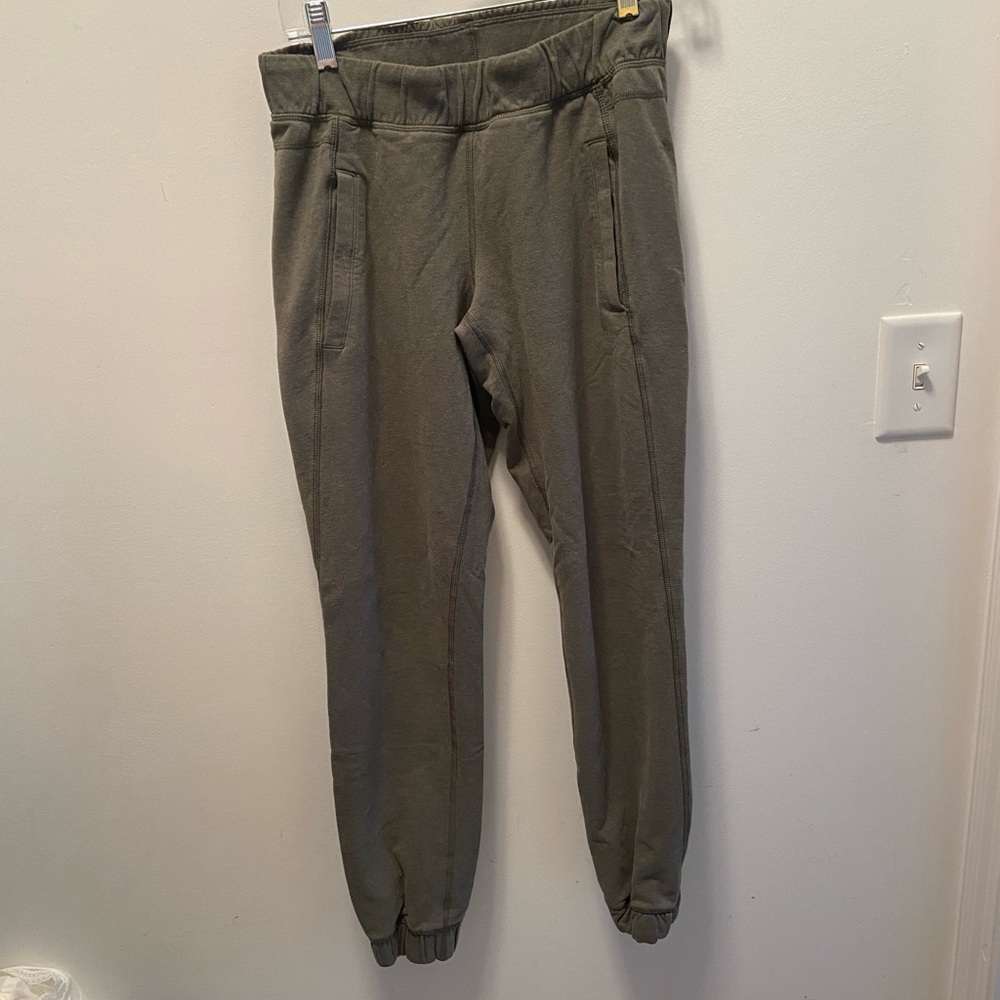 Green lululemon sweatpants joggers